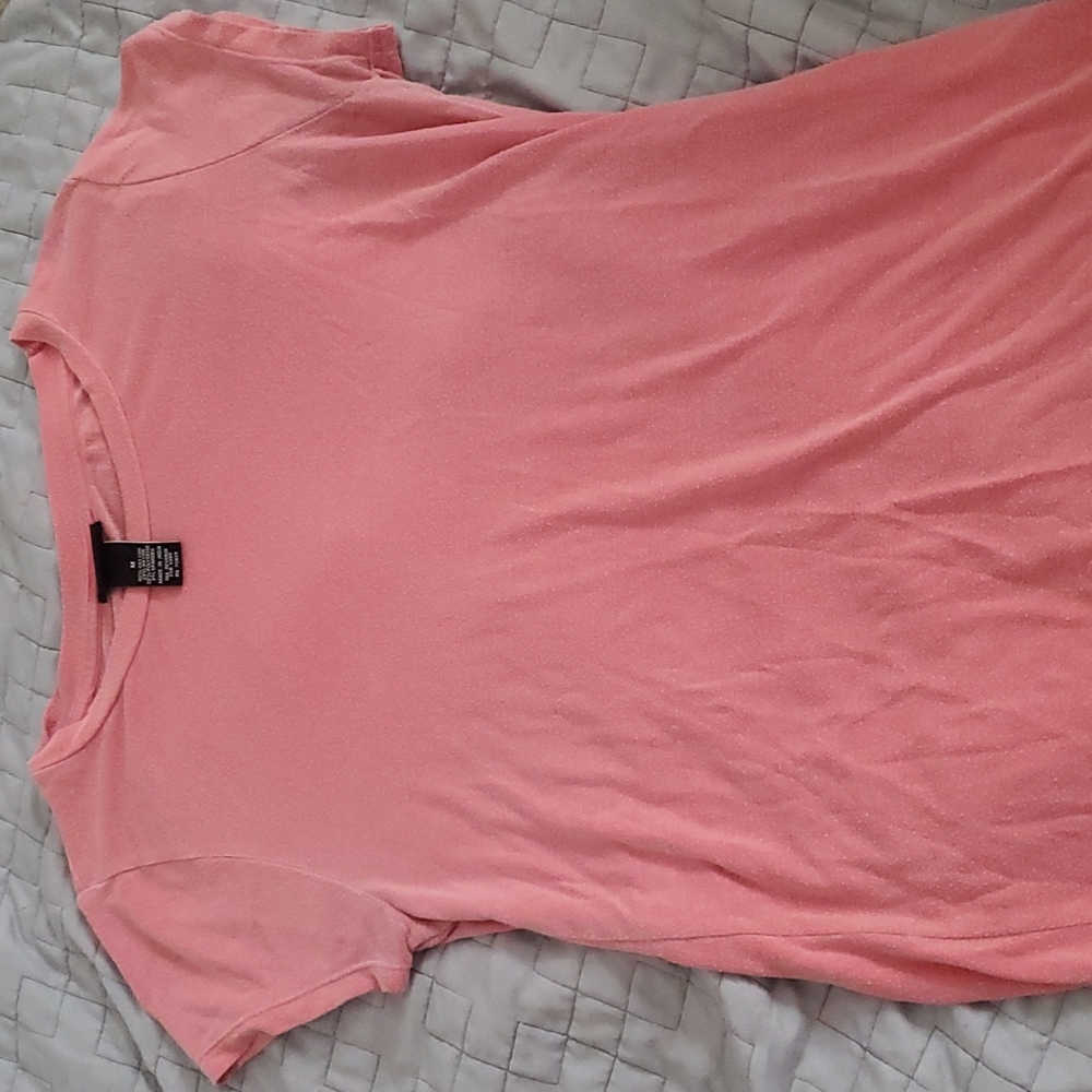 Speckled light coral shirt.